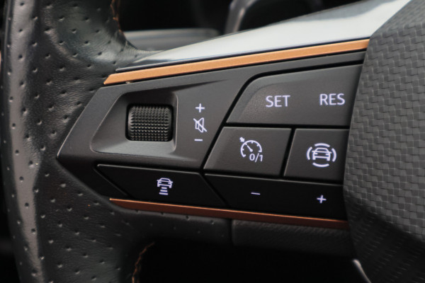 CUPRA Formentor 1.4 Plug-in Hybrid VZ Copper Edition Panoramadak, Camera, ACC, Apple Carplay, Verwarmd Stuur/Stoelen, DAB, 19''