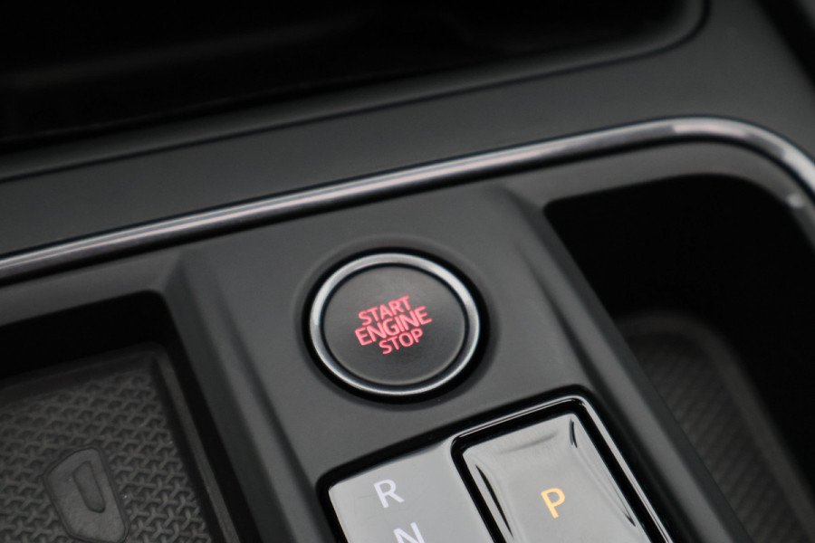 CUPRA Formentor 1.4 Plug-in Hybrid VZ Copper Edition Panoramadak, Camera, ACC, Apple Carplay, Verwarmd Stuur/Stoelen, DAB, 19''