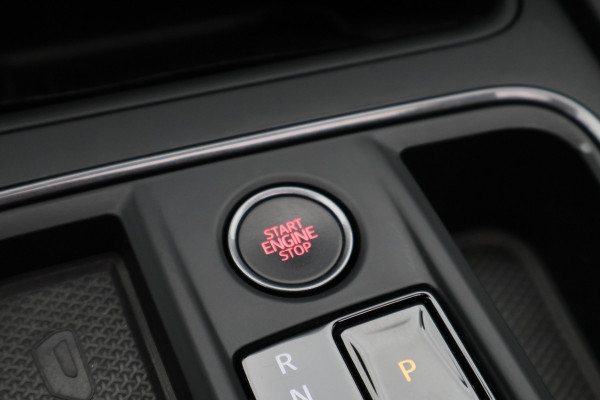 CUPRA Formentor 1.4 Plug-in Hybrid VZ Copper Edition Panoramadak, Camera, ACC, Apple Carplay, Verwarmd Stuur/Stoelen, DAB, 19''