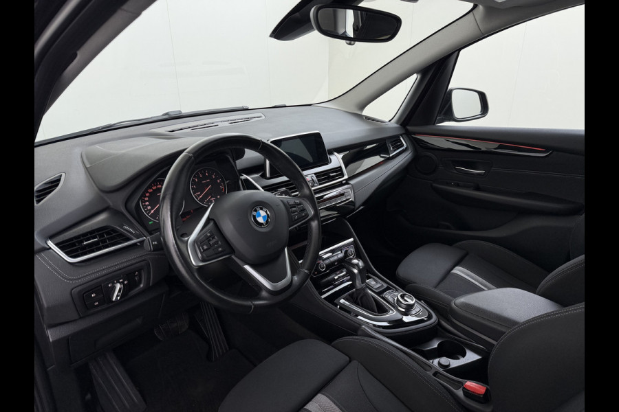 BMW 2 Serie Gran Tourer 218i Automaat Sport Trekhaak Navi Bluetooth Elek.Achterklep Cruise Control Ecc Executive Led Isofix Lmv 17" Regen-Lichtsensor 1.500KG Trekgewicht