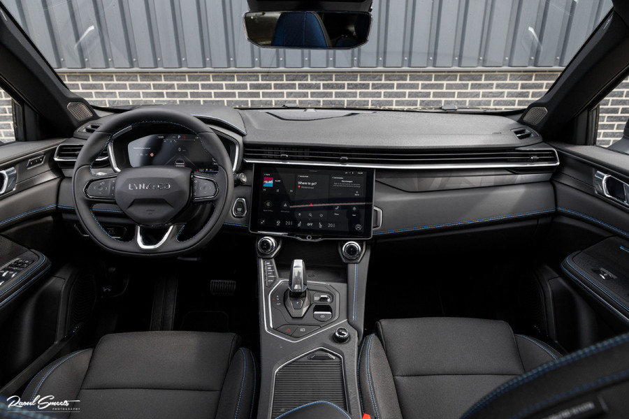 Lynk & Co 01 1.5 | ALL-IN PRIJZEN – inclusief onderhoud, originele Lynk & Co software-update en 1 jaar BOVAG-garantie | Adaptieve cruise | Panoramadak | Blis | Memory |