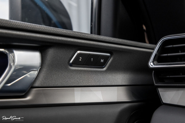 Lynk & Co 01 1.5 | ALL-IN PRIJZEN – inclusief onderhoud, originele Lynk & Co software-update en 1 jaar BOVAG-garantie | Adaptieve cruise | Panoramadak | Blis | Memory |