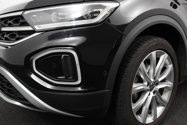 Volkswagen T-Roc 1.5 TSI DSG Style Navigatie Wireless App connect Adaptive Cruise Control Park Assist Camera Parkeersensoren IQ Drive pakket Stoel- en stuurwielverwarming Virtual cockpit Elektrische achterklep Full LED koplampen