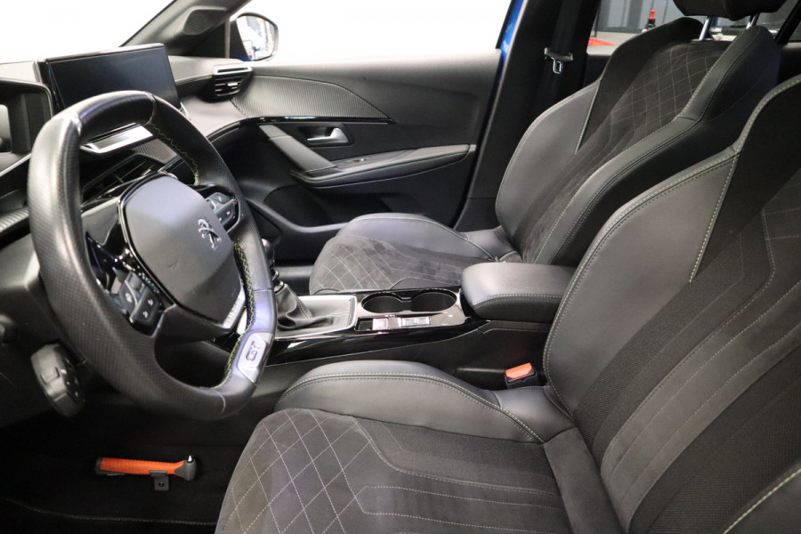 Peugeot 208 1.2 PureTech GT Pack ACC Navi Keyless LED Panoramadak 24 maanden garantie mogelijk (*vraag naar de voorwaarden)