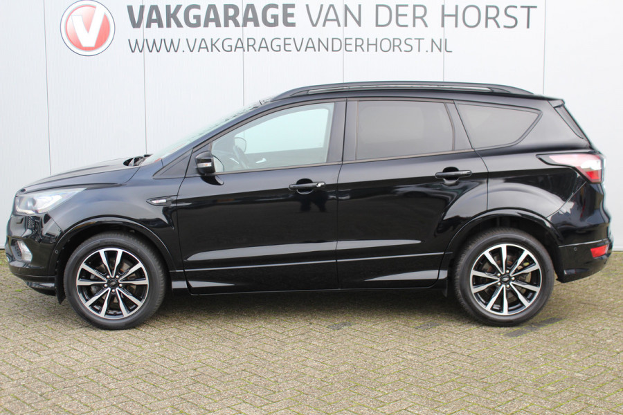 Ford Kuga 1.5-150pk EcoBoost ST-Line. Nette goed onderhouden wagen voor nog jaren rijplezier ! Trekgewicht 2.000kg ! Autm. airco dual, cruise control, stoel-, stuur- en voorraamverw., LM wielen, r/cd, navigatie, telefoonvoorb., pdc v+a etc.