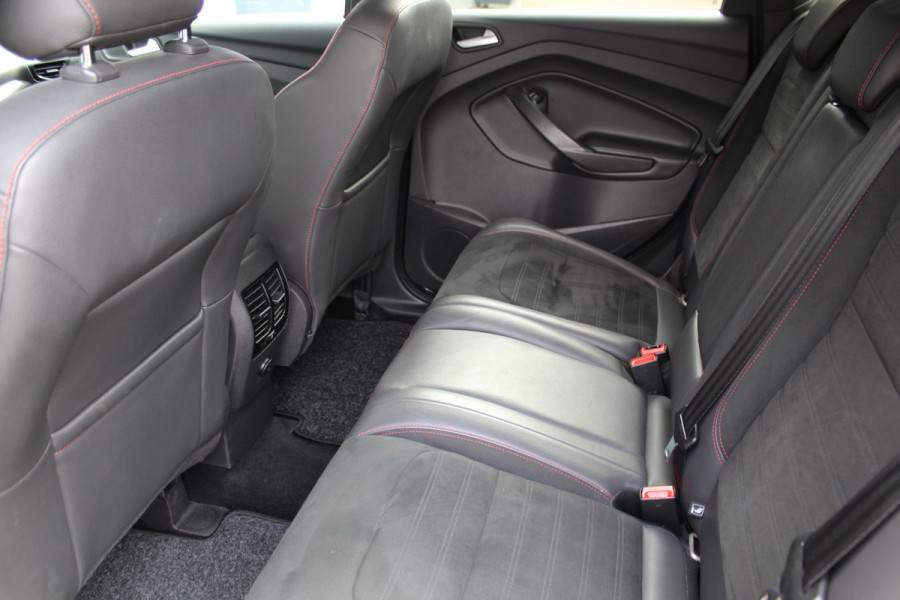 Ford Kuga 1.5-150pk EcoBoost ST-Line. Nette goed onderhouden wagen voor nog jaren rijplezier ! Trekgewicht 2.000kg ! Autm. airco dual, cruise control, stoel-, stuur- en voorraamverw., LM wielen, r/cd, navigatie, telefoonvoorb., pdc v+a etc.