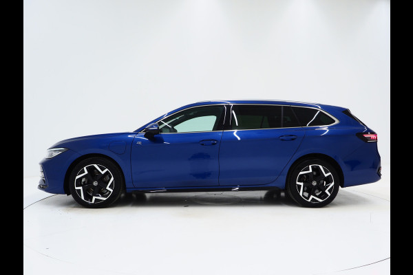 Volkswagen Passat Variant 1.5 eHybrid R-Line Black | 5 Jaar Garantie | Leder | Stoelventilatie | Trekhaak | Massage | 360 | HUD | Keyless