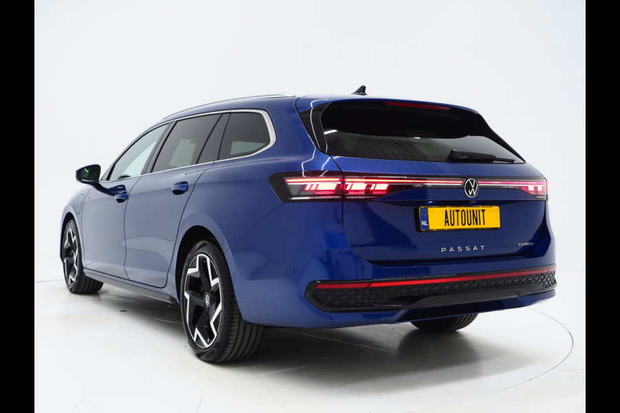 Volkswagen Passat Variant 1.5 eHybrid R-Line Black | 5 Jaar Garantie | Leder | Stoelventilatie | Trekhaak | Massage | 360 | HUD | Keyless