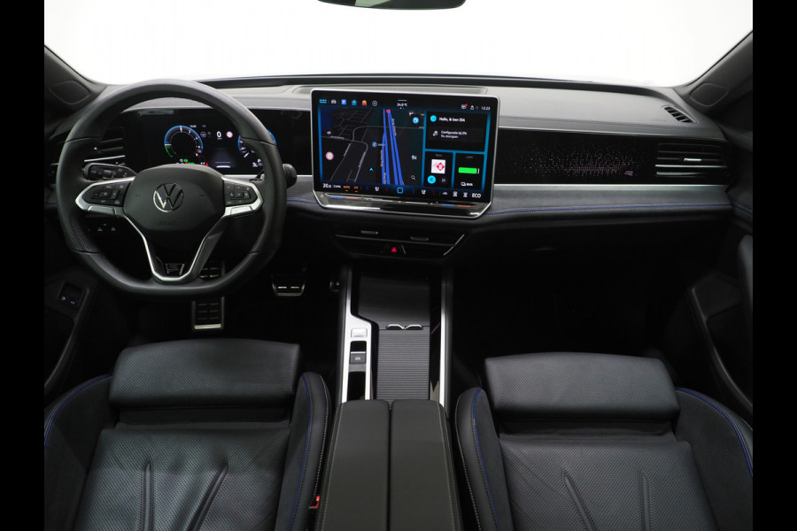 Volkswagen Passat Variant 1.5 eHybrid R-Line Black | 5 Jaar Garantie | Leder | Stoelventilatie | Trekhaak | Massage | 360 | HUD | Keyless