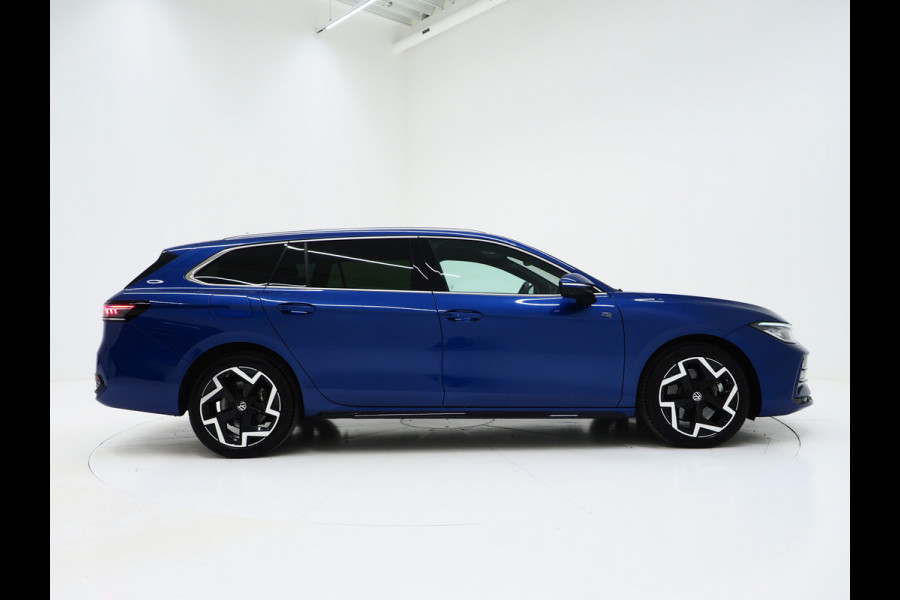 Volkswagen Passat Variant 1.5 eHybrid R-Line Black | 5 Jaar Garantie | Leder | Stoelventilatie | Trekhaak | Massage | 360 | HUD | Keyless