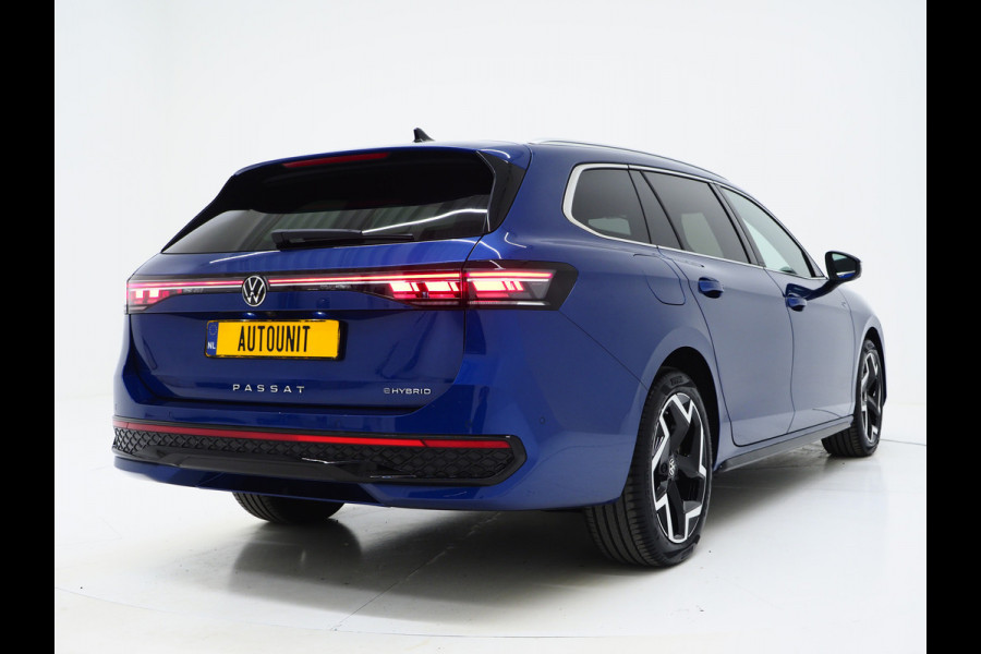Volkswagen Passat Variant 1.5 eHybrid R-Line Black | 5 Jaar Garantie | Leder | Stoelventilatie | Trekhaak | Massage | 360 | HUD | Keyless