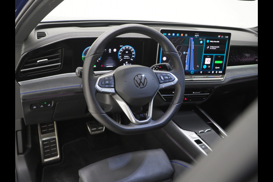 Volkswagen Passat Variant 1.5 eHybrid R-Line Black | 5 Jaar Garantie | Leder | Stoelventilatie | Trekhaak | Massage | 360 | HUD | Keyless