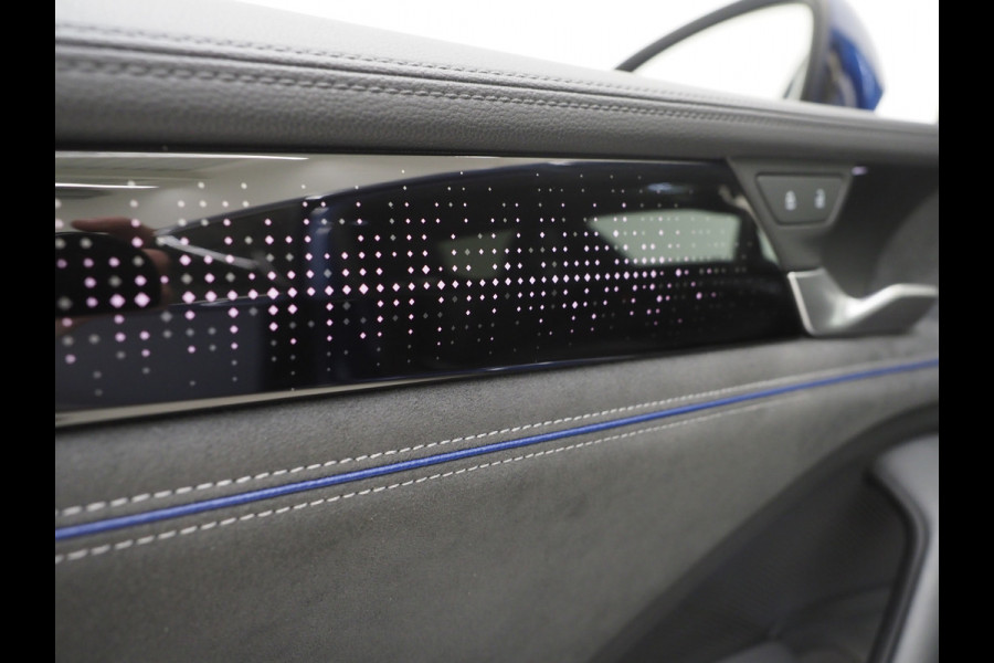 Volkswagen Passat Variant 1.5 eHybrid R-Line Black | 5 Jaar Garantie | Leder | Stoelventilatie | Trekhaak | Massage | 360 | HUD | Keyless