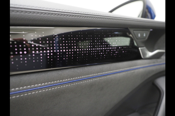 Volkswagen Passat Variant 1.5 eHybrid R-Line Black | 5 Jaar Garantie | Leder | Stoelventilatie | Trekhaak | Massage | 360 | HUD | Keyless