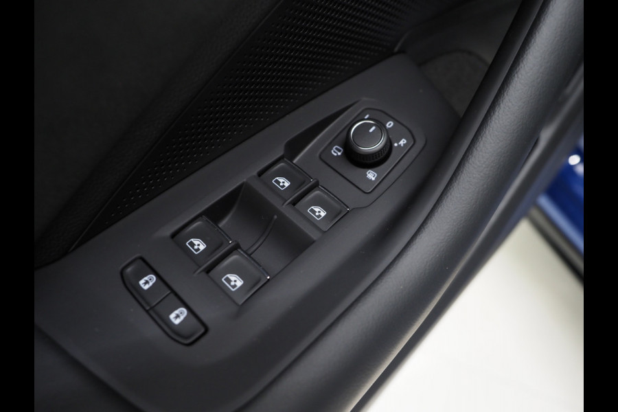 Volkswagen Passat Variant 1.5 eHybrid R-Line Black | 5 Jaar Garantie | Leder | Stoelventilatie | Trekhaak | Massage | 360 | HUD | Keyless