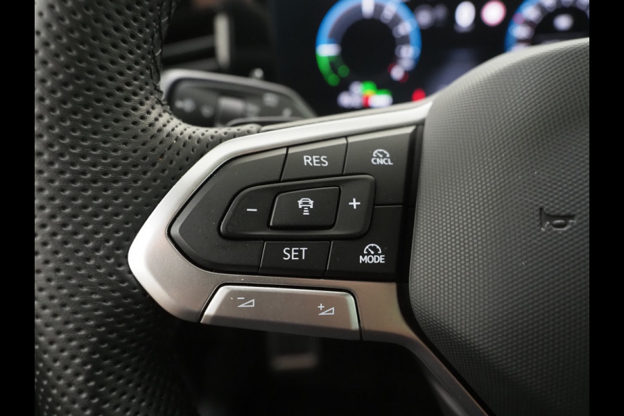 Volkswagen Passat Variant 1.5 eHybrid R-Line Black | 5 Jaar Garantie | Leder | Stoelventilatie | Trekhaak | Massage | 360 | HUD | Keyless