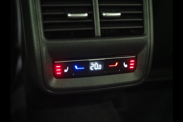Volkswagen Passat Variant 1.5 eHybrid R-Line Black | 5 Jaar Garantie | Leder | Stoelventilatie | Trekhaak | Massage | 360 | HUD | Keyless