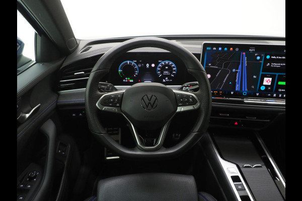 Volkswagen Passat Variant 1.5 eHybrid R-Line Black | 5 Jaar Garantie | Leder | Stoelventilatie | Trekhaak | Massage | 360 | HUD | Keyless