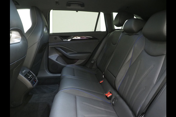 Volkswagen Passat Variant 1.5 eHybrid R-Line Black | 5 Jaar Garantie | Leder | Stoelventilatie | Trekhaak | Massage | 360 | HUD | Keyless