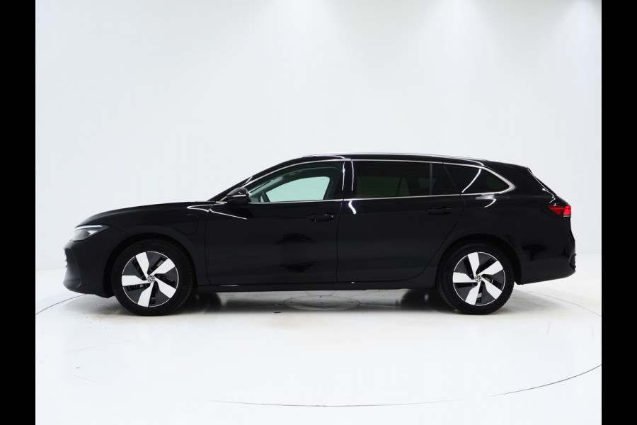 Volkswagen Passat Variant 1.5 eHybrid Business | Leder/Alcantara | Massage | Trekhaak | HUD | Camera | Memory | Sfeerlicht | Carplay