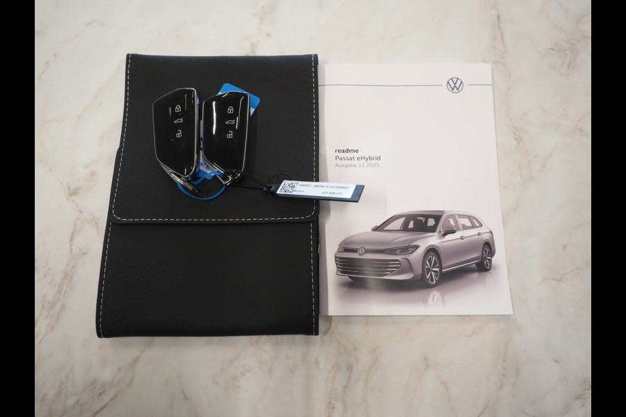 Volkswagen Passat Variant 1.5 eHybrid Business | Leder/Alcantara | Massage | Trekhaak | HUD | Camera | Memory | Sfeerlicht | Carplay