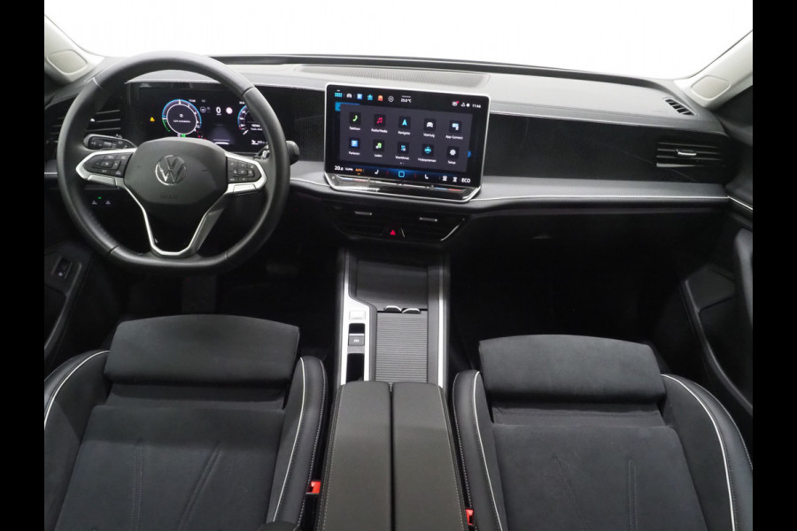 Volkswagen Passat Variant 1.5 eHybrid Business | Leder/Alcantara | Massage | Trekhaak | HUD | Camera | Memory | Sfeerlicht | Carplay