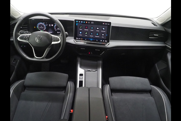 Volkswagen Passat Variant 1.5 eHybrid Business | Leder/Alcantara | Massage | Trekhaak | HUD | Camera | Memory | Sfeerlicht | Carplay