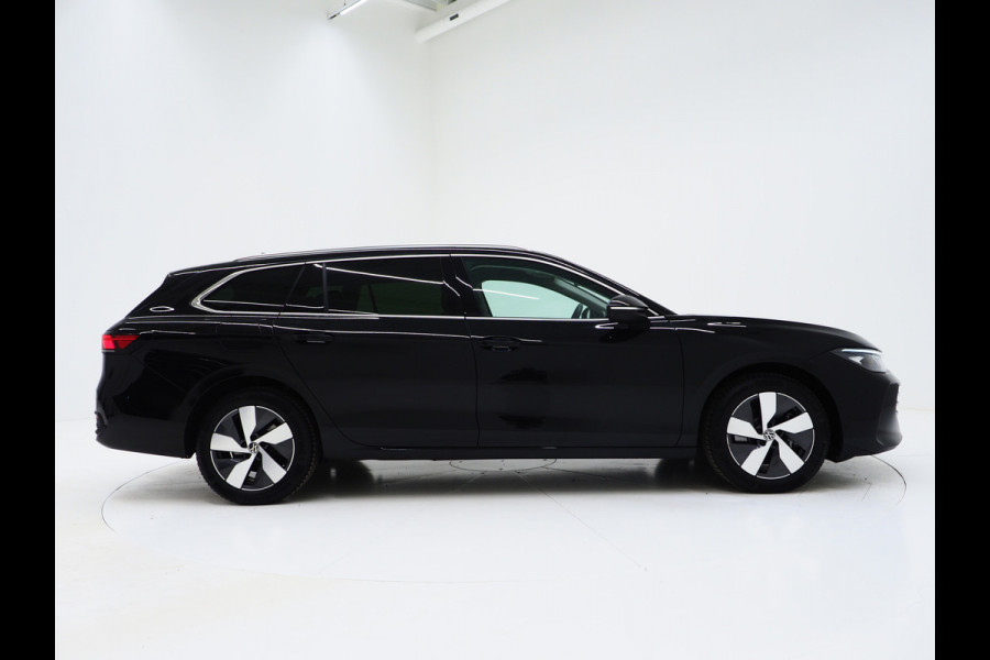 Volkswagen Passat Variant 1.5 eHybrid Business | Leder/Alcantara | Massage | Trekhaak | HUD | Camera | Memory | Sfeerlicht | Carplay