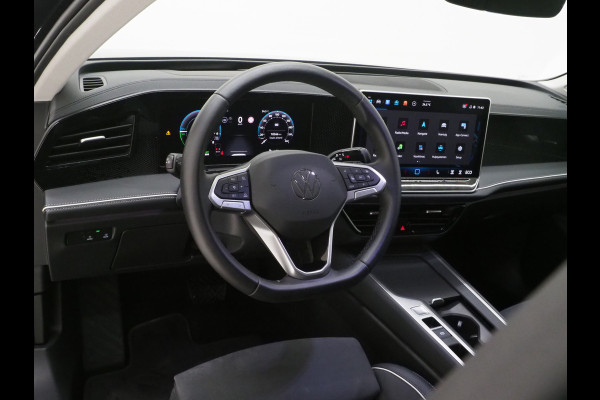 Volkswagen Passat Variant 1.5 eHybrid Business | Leder/Alcantara | Massage | Trekhaak | HUD | Camera | Memory | Sfeerlicht | Carplay