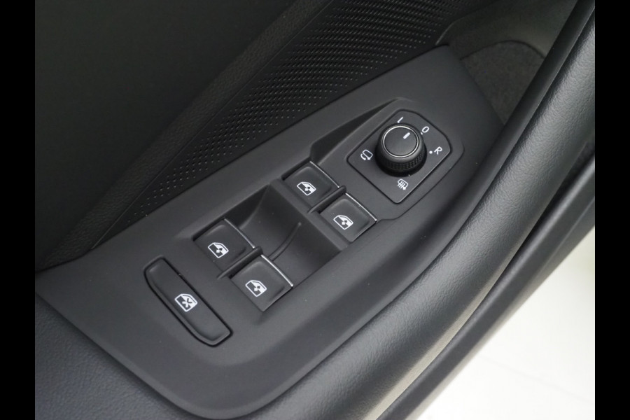 Volkswagen Passat Variant 1.5 eHybrid Business | Leder/Alcantara | Massage | Trekhaak | HUD | Camera | Memory | Sfeerlicht | Carplay