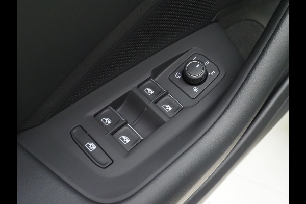 Volkswagen Passat Variant 1.5 eHybrid Business | Leder/Alcantara | Massage | Trekhaak | HUD | Camera | Memory | Sfeerlicht | Carplay
