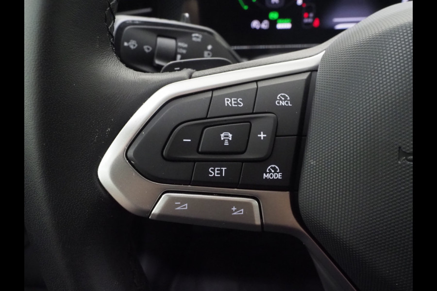 Volkswagen Passat Variant 1.5 eHybrid Business | Leder/Alcantara | Massage | Trekhaak | HUD | Camera | Memory | Sfeerlicht | Carplay