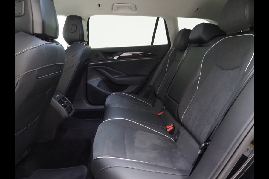 Volkswagen Passat Variant 1.5 eHybrid Business | Leder/Alcantara | Massage | Trekhaak | HUD | Camera | Memory | Sfeerlicht | Carplay