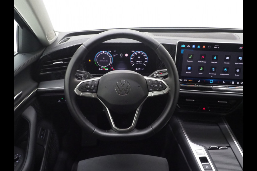 Volkswagen Passat Variant 1.5 eHybrid Business | Leder/Alcantara | Massage | Trekhaak | HUD | Camera | Memory | Sfeerlicht | Carplay