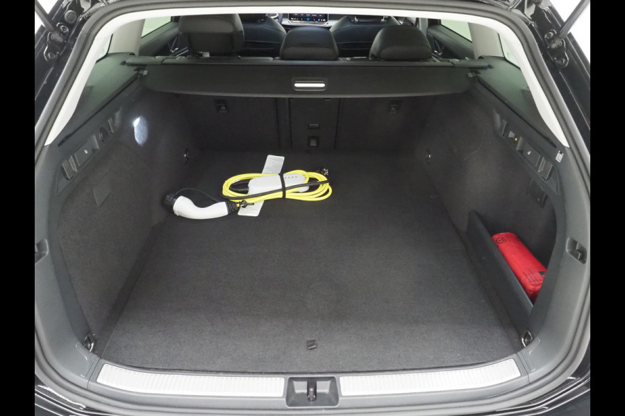 Volkswagen Passat Variant 1.5 eHybrid Business | Leder/Alcantara | Massage | Trekhaak | HUD | Camera | Memory | Sfeerlicht | Carplay