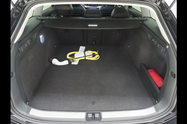 Volkswagen Passat Variant 1.5 eHybrid Business | Leder/Alcantara | Massage | Trekhaak | HUD | Camera | Memory | Sfeerlicht | Carplay