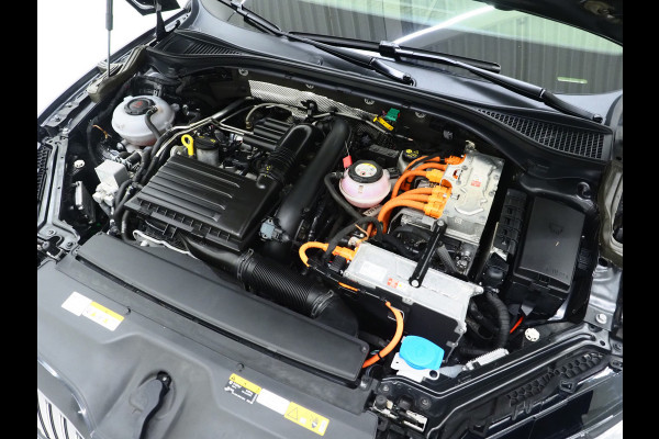 Škoda Superb Combi 1.4 TSI iV Sportline | Leder/Alcantara | Trekhaak | Carbon | Canton | Memory | Sfeerlicht | Keyless