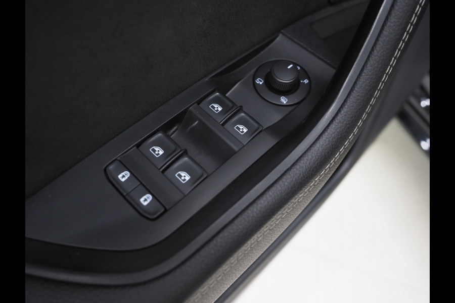 Škoda Superb Combi 1.4 TSI iV Sportline | Leder/Alcantara | Trekhaak | Carbon | Canton | Memory | Sfeerlicht | Keyless