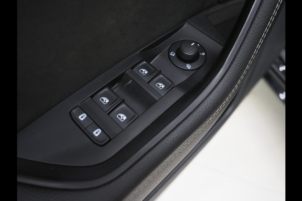 Škoda Superb Combi 1.4 TSI iV Sportline | Leder/Alcantara | Trekhaak | Carbon | Canton | Memory | Sfeerlicht | Keyless