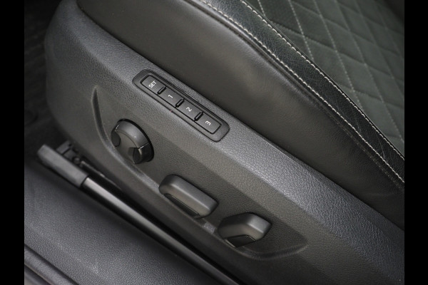 Škoda Superb Combi 1.4 TSI iV Sportline | Leder/Alcantara | Trekhaak | Carbon | Canton | Memory | Sfeerlicht | Keyless