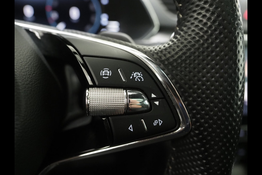 Škoda Superb Combi 1.4 TSI iV Sportline | Leder/Alcantara | Trekhaak | Carbon | Canton | Memory | Sfeerlicht | Keyless