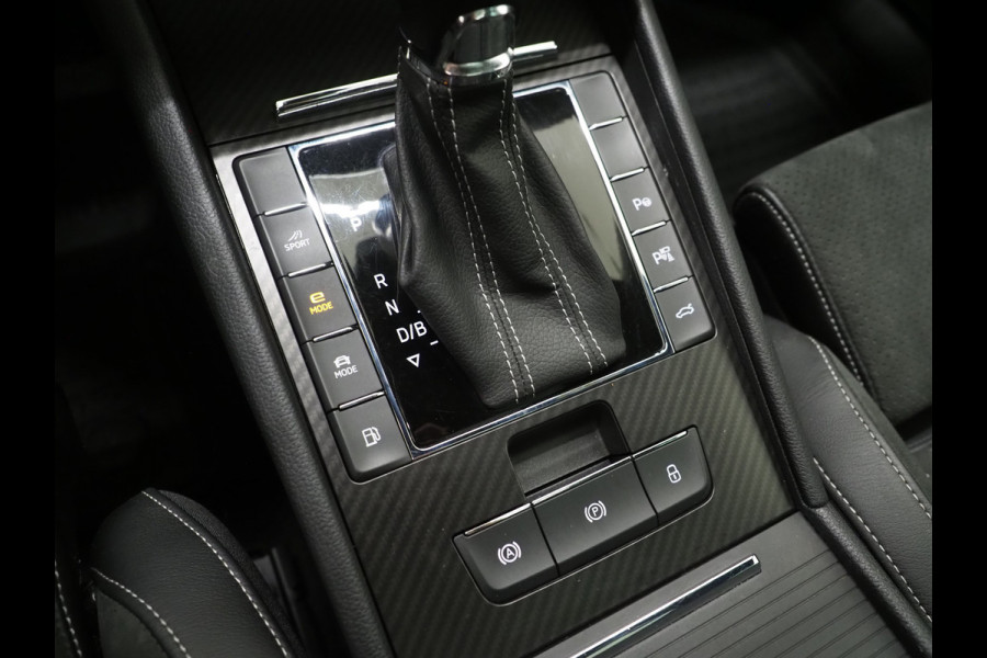 Škoda Superb Combi 1.4 TSI iV Sportline | Leder/Alcantara | Trekhaak | Carbon | Canton | Memory | Sfeerlicht | Keyless