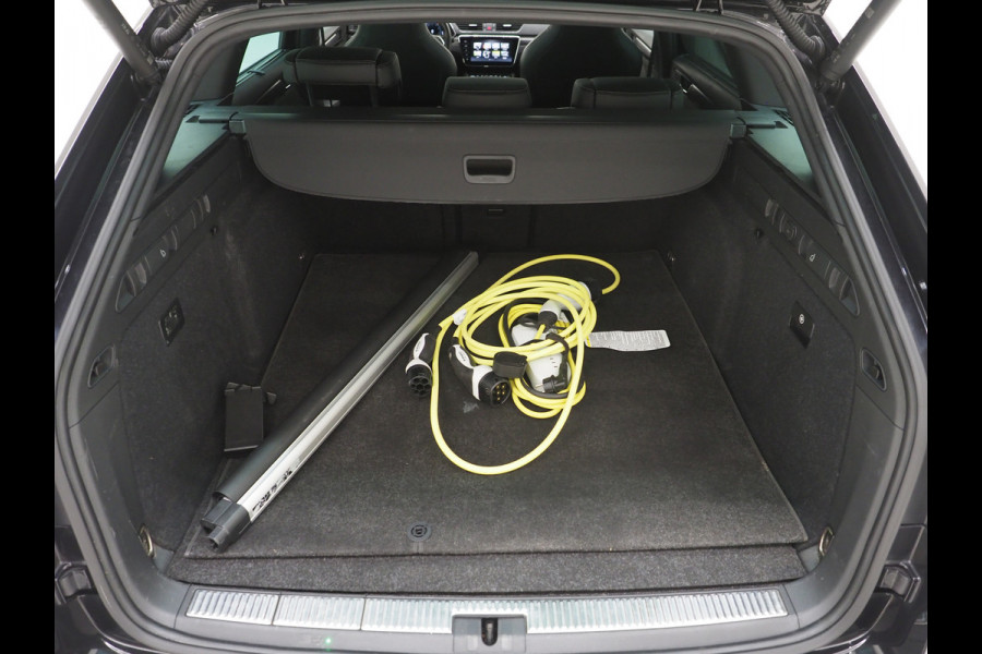 Škoda Superb Combi 1.4 TSI iV Sportline | Leder/Alcantara | Trekhaak | Carbon | Canton | Memory | Sfeerlicht | Keyless