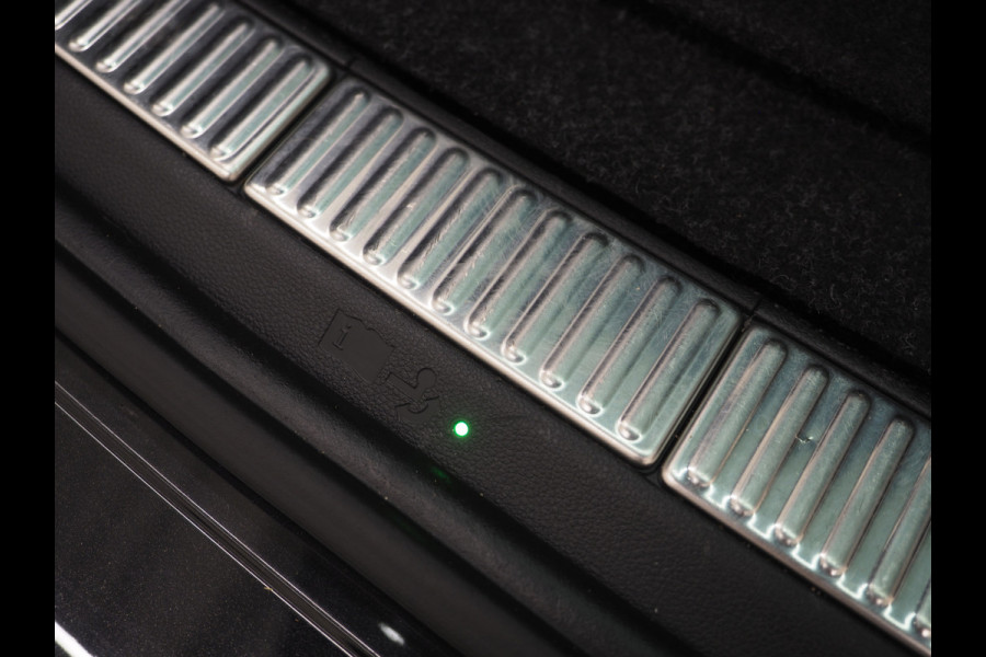 Škoda Superb Combi 1.4 TSI iV Sportline | Leder/Alcantara | Trekhaak | Carbon | Canton | Memory | Sfeerlicht | Keyless