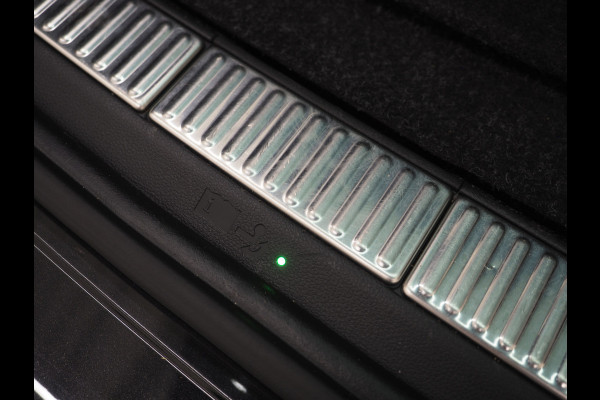 Škoda Superb Combi 1.4 TSI iV Sportline | Leder/Alcantara | Trekhaak | Carbon | Canton | Memory | Sfeerlicht | Keyless