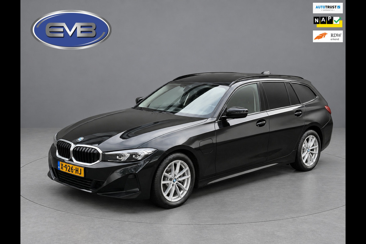 BMW 3 Serie Touring 320e Black line, facelift, lederen sport interieur memory seats, electr bedienbare trekhaak, 1 e eigenaar, NL