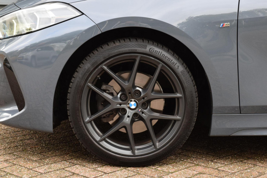 BMW 1-serie 118i|M-Sport|M-stoelen|Elek.klep|18"|Sfeer|Carplay