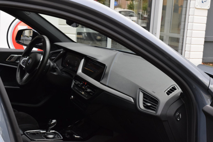BMW 1-serie 118i|M-Sport|M-stoelen|Elek.klep|18"|Sfeer|Carplay