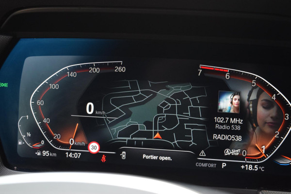 BMW 1-serie 118i|M-Sport|M-stoelen|Elek.klep|18"|Sfeer|Carplay