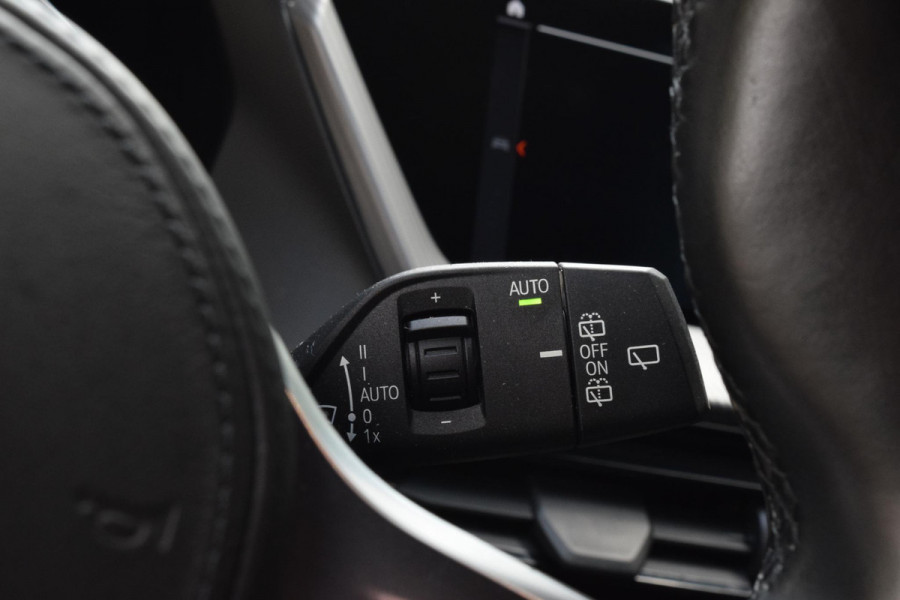 BMW 1-serie 118i|M-Sport|M-stoelen|Elek.klep|18"|Sfeer|Carplay